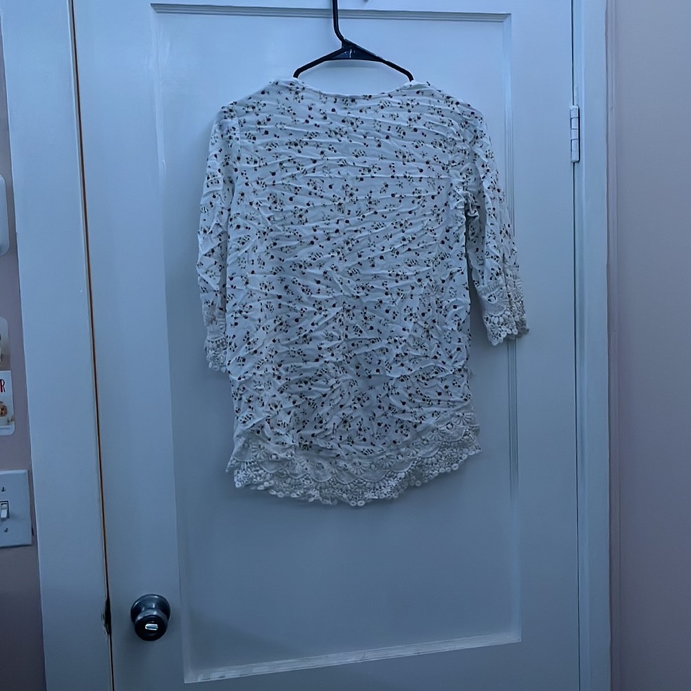 White cardigan with flowers - Picture 3 of 5